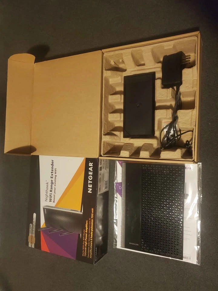 NetGear WiFi Range Extender - WiFi Signal Booster - photo 3