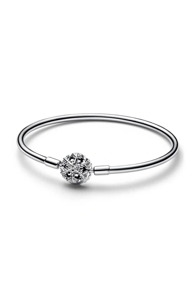 Pandora Moments Sparkling Snowflake Clasp Bangle