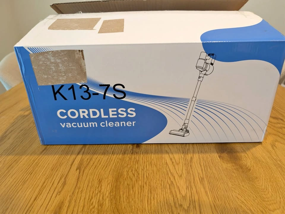 NEW - Cordless Stick Vacuum - 550W 45KPa - 2 Batteries
