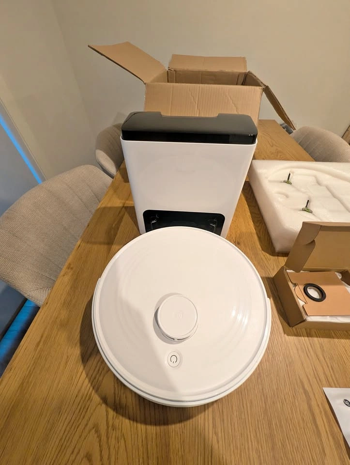 LIKE NEW - LEFANT M2 PLUS ROBOT VACUUM & MOP - SELF-EMPTY