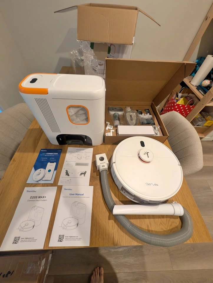 LIKE NEW TEENDOW D20S MAX+ ROBOT VACUUM & MOP - SELF EMPTY DOCK