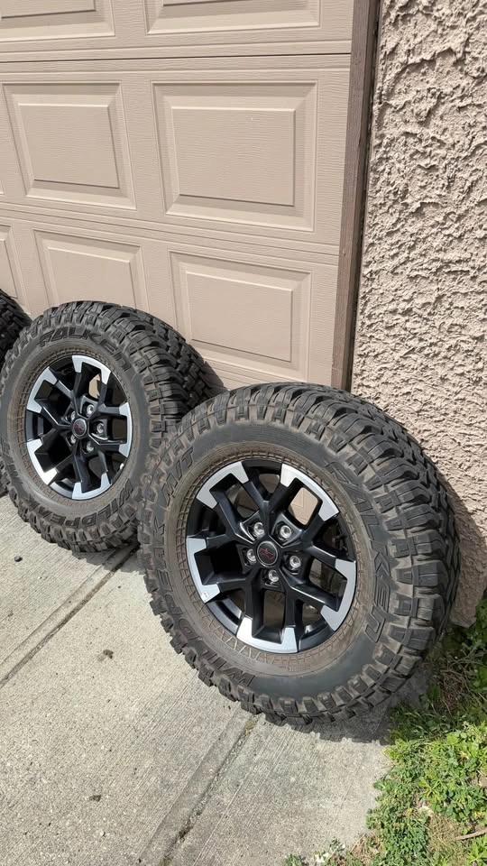 Like New Jeep Gladiator Wheels & Tires 🔥A/T LT285/70R17 - photo 4