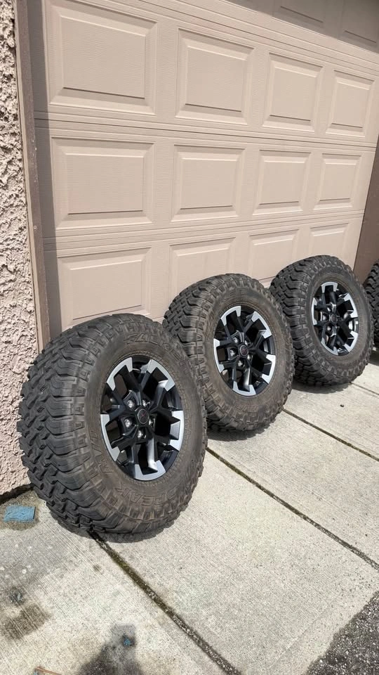 Like New Jeep Gladiator Wheels & Tires 🔥A/T LT285/70R17 - photo 5
