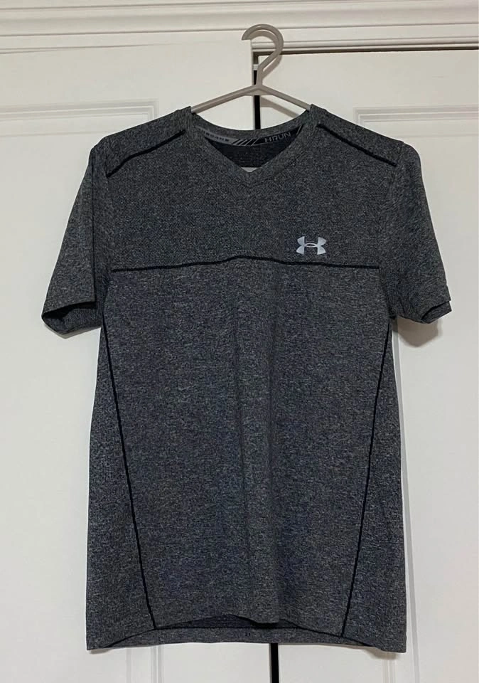 MENS UA FITTED ATHLETIC TEES (SMALL) *PLEASE READ INFO* - photo 3