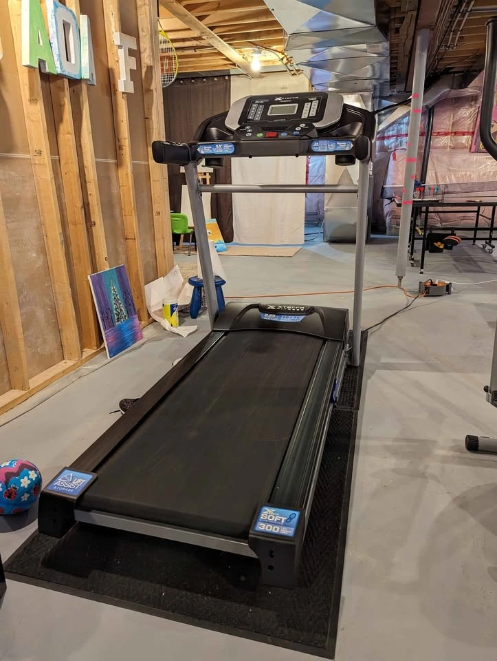 Xterra TRX2500 2.25 HP Folding Treadmill - photo 2