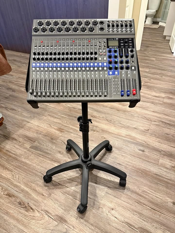 Zoom LiveTrak L-20 Digital Mixer & Multitrack Recorder