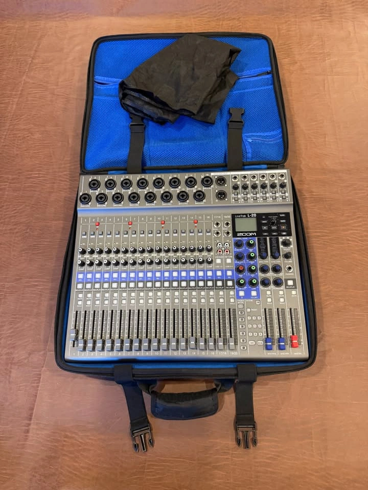 Zoom LiveTrak L-20 Digital Mixer & Multitrack Recorder - photo 3