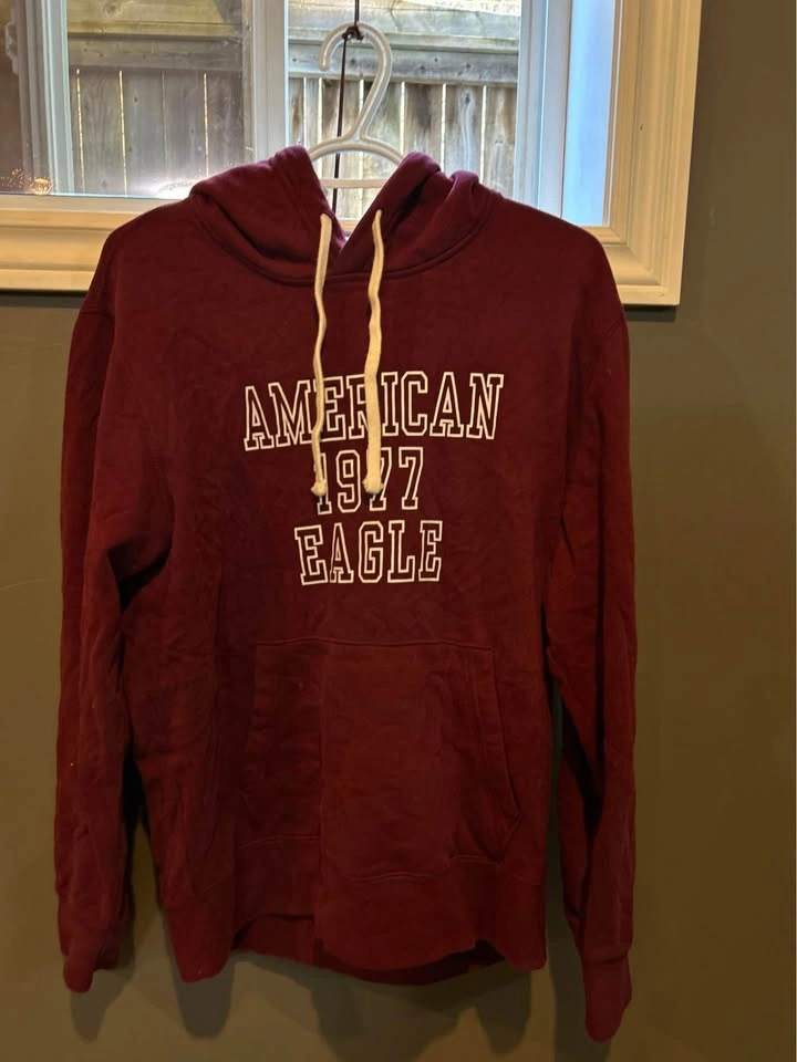 American Eagle Men's Medium Burgundy Hoodie
