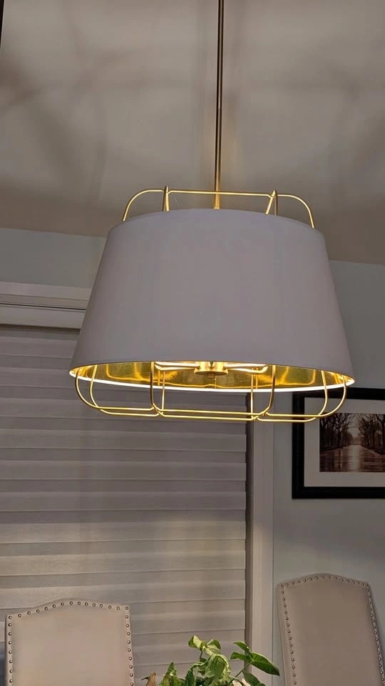 NEW - Elegant & Chic 6 Light Pendant/Chandelier in Gold and Whit