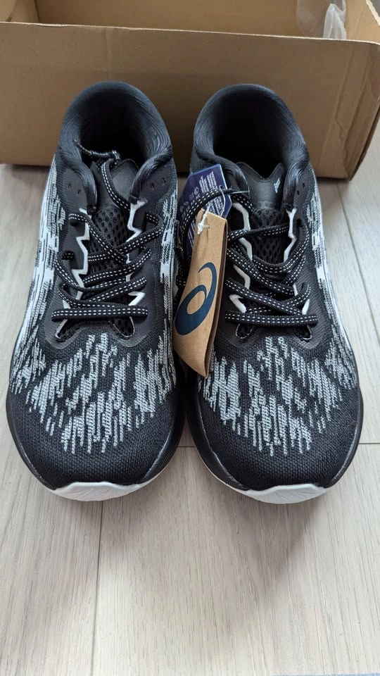 ASICS Novablast 3 'Black White' Mens US 9.5 - photo 3