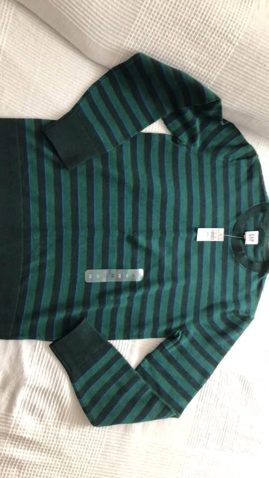 GAP Youth Long Sleeve Sweater - BNWT