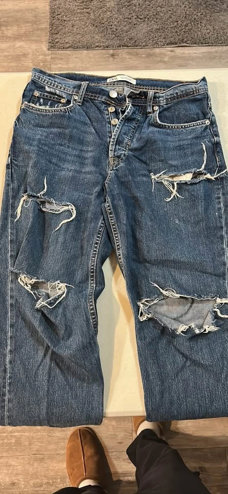 Zara Ripped Jeans - W30 - photo 2