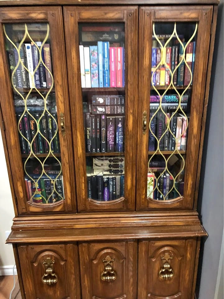 2 piece cabinet. Pick up ASAP!