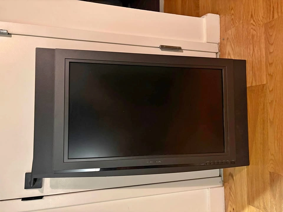 Olevia Flat Screen TV