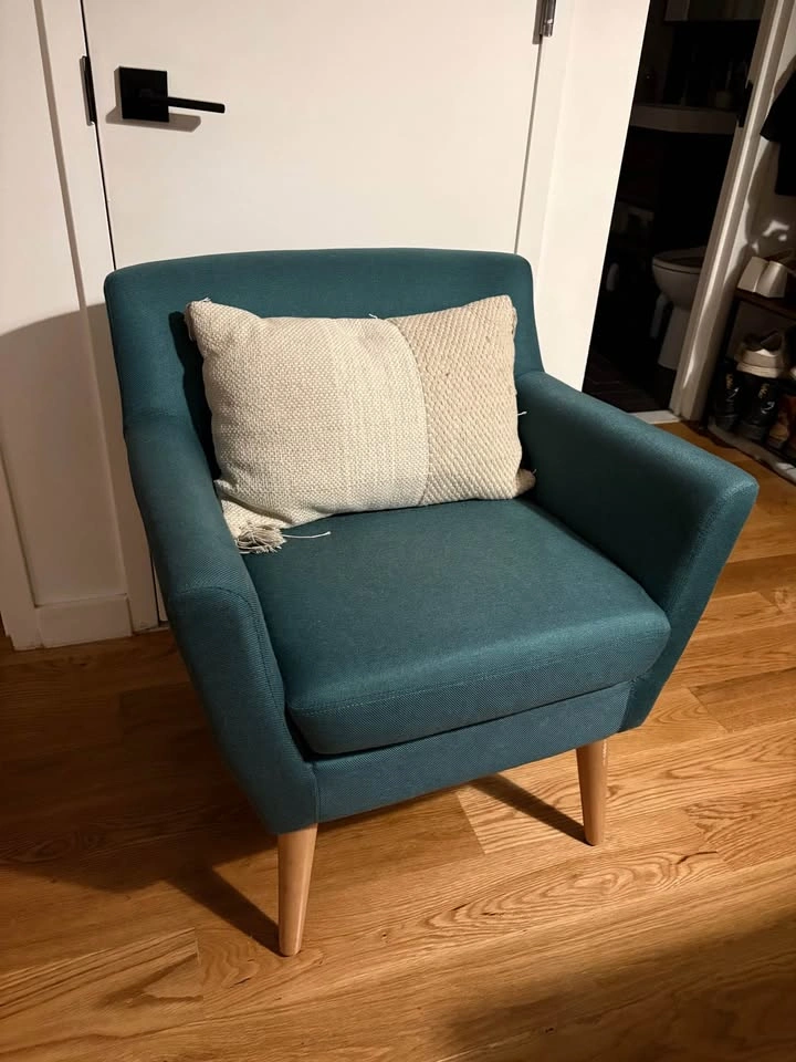Teal Accent Chair w/ Tufted Back - photo 2