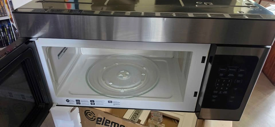 GE General Electric - Over the Range Microwave - photo 2