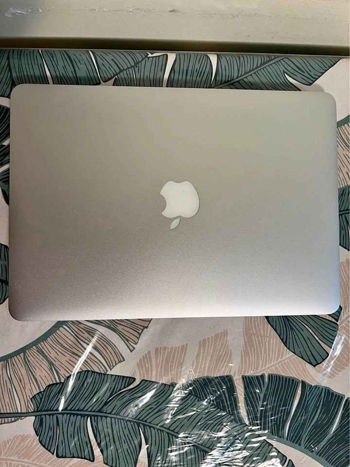 Macbook Pro core-i5 8gb ram 256gb ssd