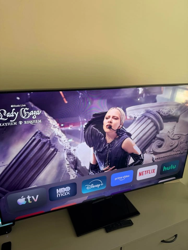 LG 50 inch 4K LED TV 8000 Series with Perlsmith Swivel Stand - photo 2