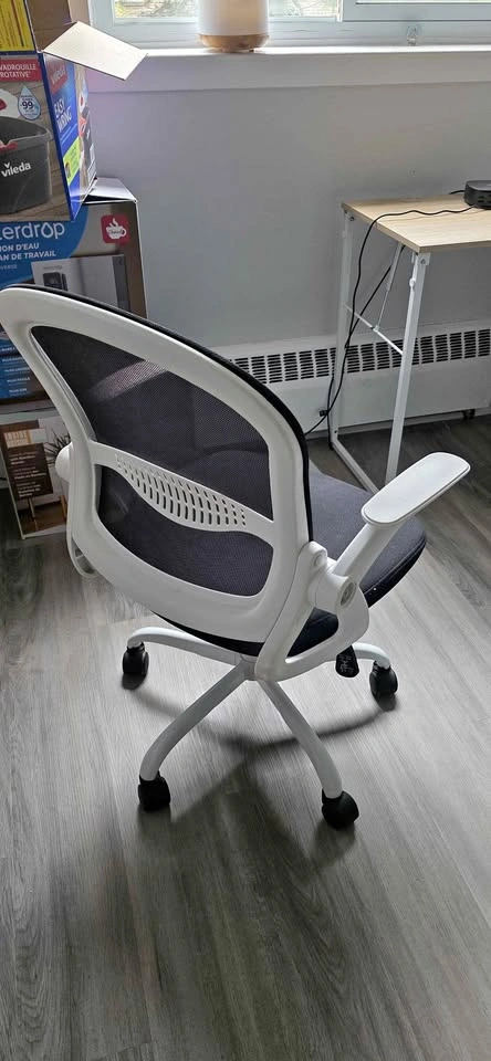 Swivel office chair