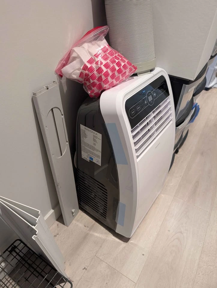 Insignia Air Conditioner with Pipe and Window Kit - photo 2