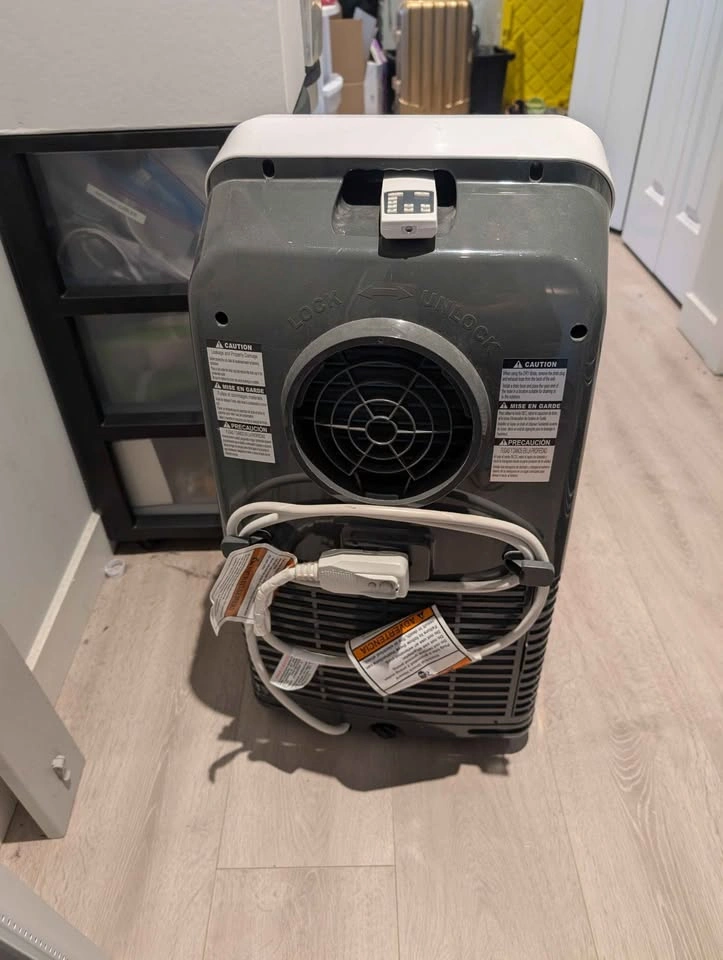 Insignia Air Conditioner with Pipe and Window Kit - photo 3