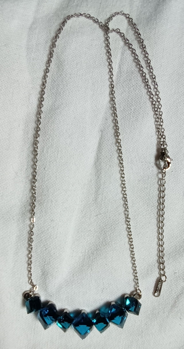 Elegant 7 Stones Crystal Blue Cube Necklace - photo 3