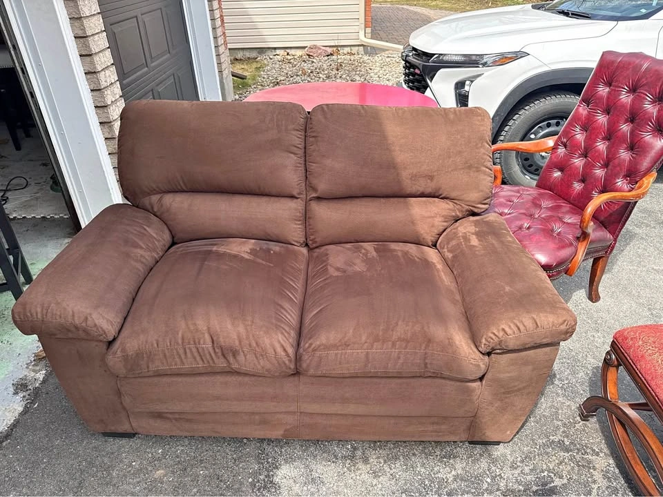 Brown 2-seater sofa