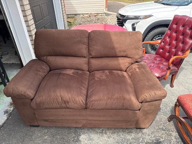 Brown Loveseat Couch – Comfortable 2 Seater - photo 2