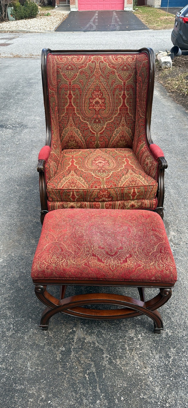 Elegant Upholstered Armchair & Ottoman Set – Solid Wood - photo 2