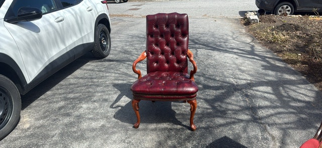 Handcrafted Leather Chesterfield Armchair – Like New