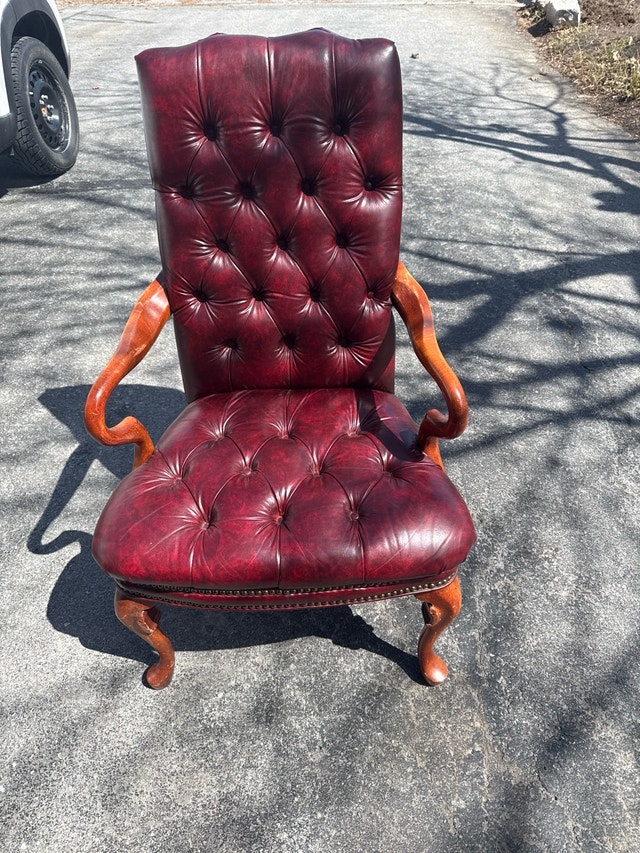 Handcrafted Leather Chesterfield Armchair – Like New - photo 2