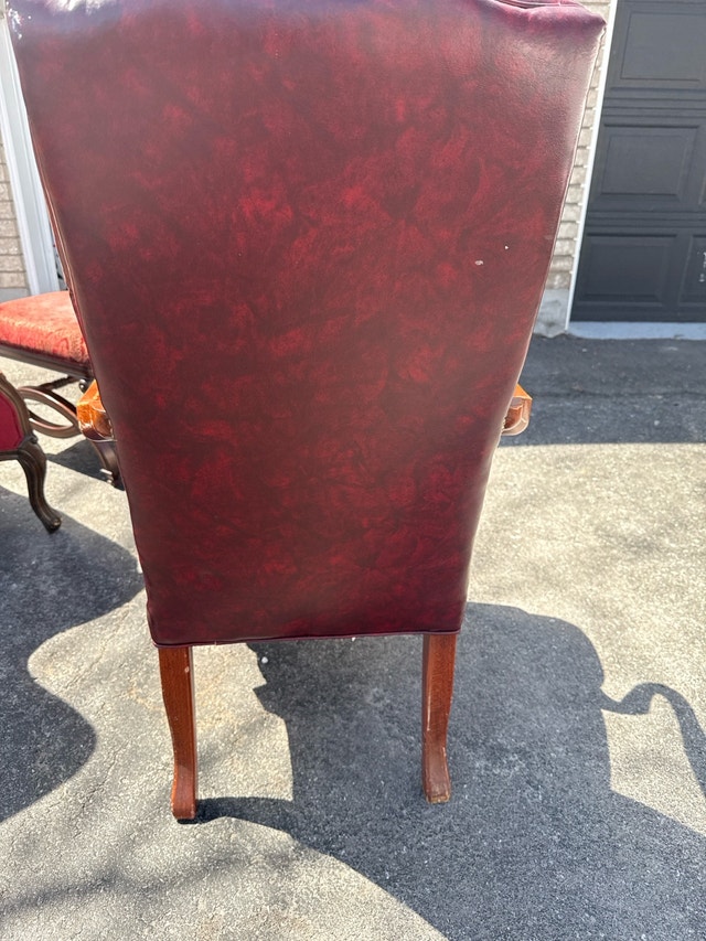Handcrafted Leather Chesterfield Armchair – Like New - photo 3