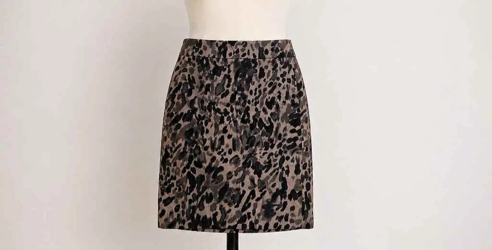 Ann Taylor Petite Pencil Skirt Size 0P – Neutral Leopard Print