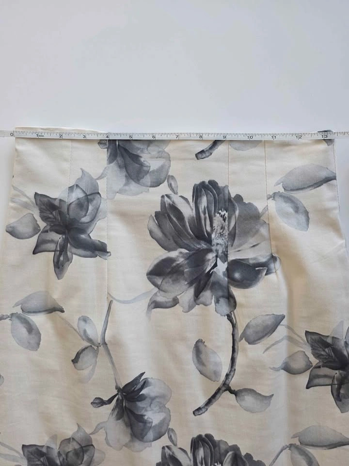Elegant Floral Pencil Skirt from Korea – Black & Ivory - photo 2