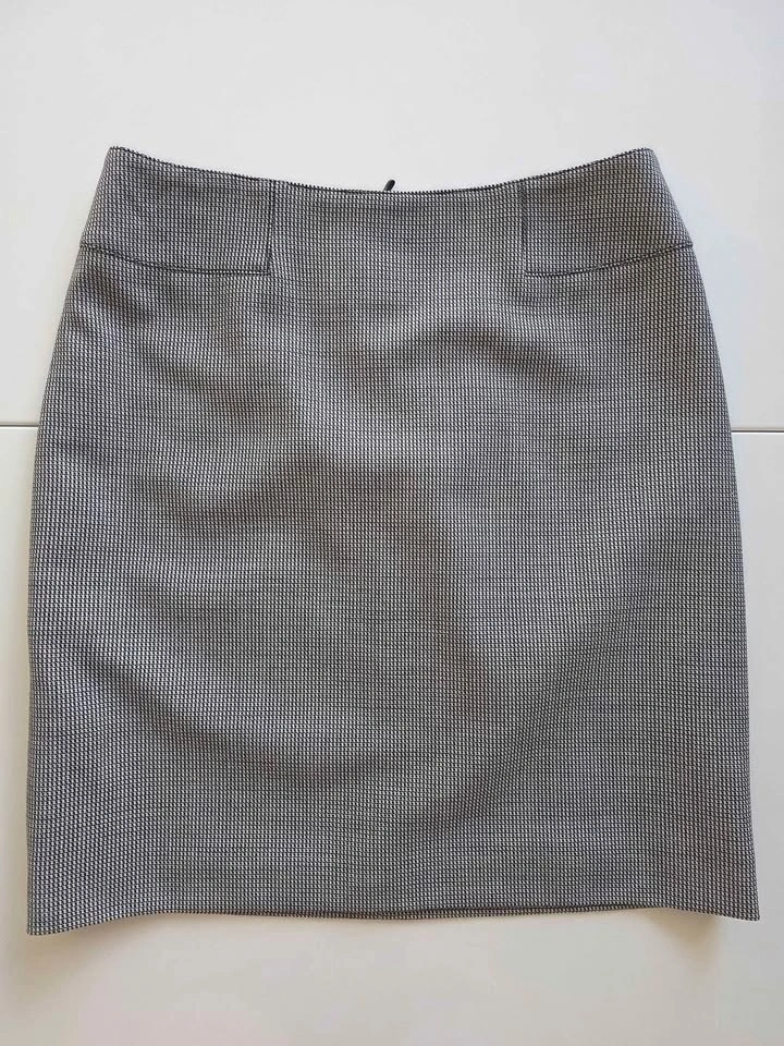 Hugo Boss Skirt - waist 13.5 inches - photo 2