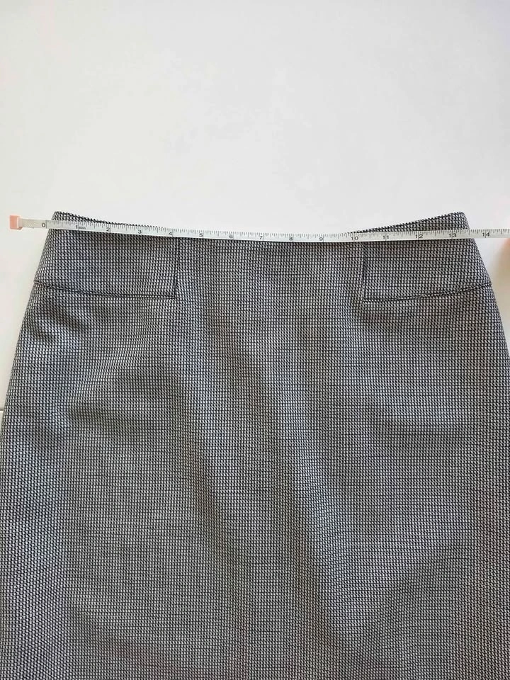 Hugo Boss Skirt - waist 13.5 inches - photo 4