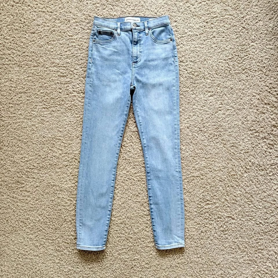 Aritzia Denim Forum Lola Skinny Jeans Size 28L Light Wash