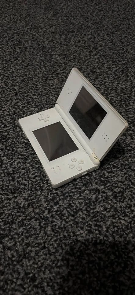 Nintendo DS Lite (Negotiable) - photo 2