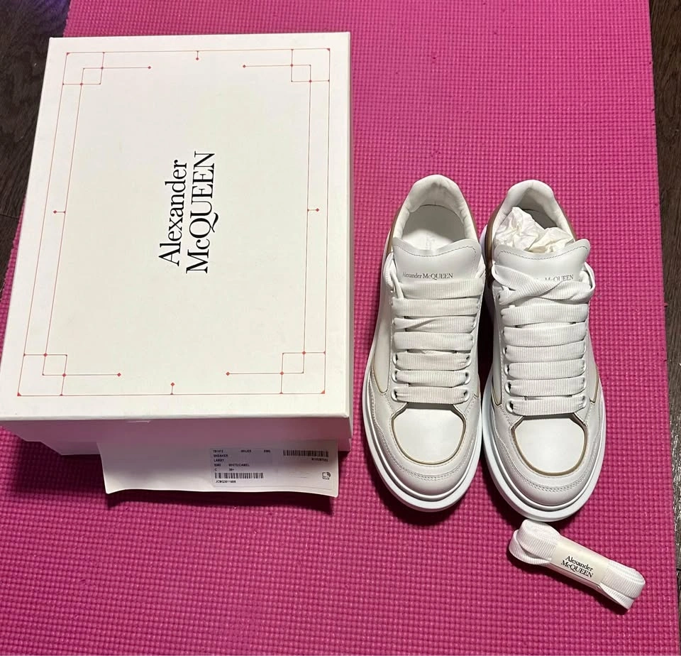 Authentic Alexander McQueen Sneakers - Size 38.5 - photo 2