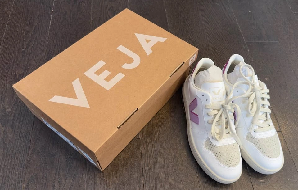 New - VEJA Sneaker - photo 2