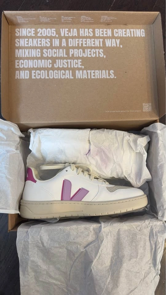 New - VEJA Sneaker - photo 3