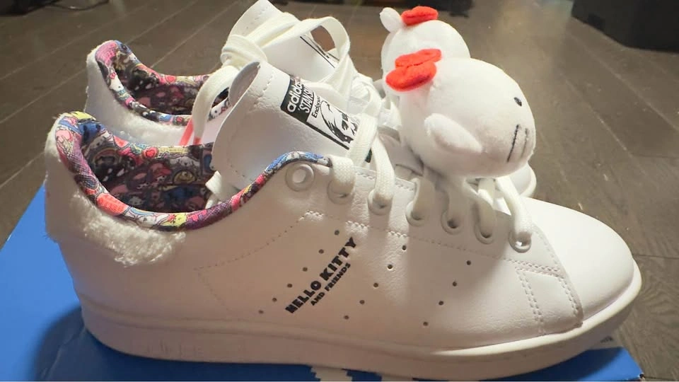 Adidas Hello Kitty Sneaker US 7 - photo 3