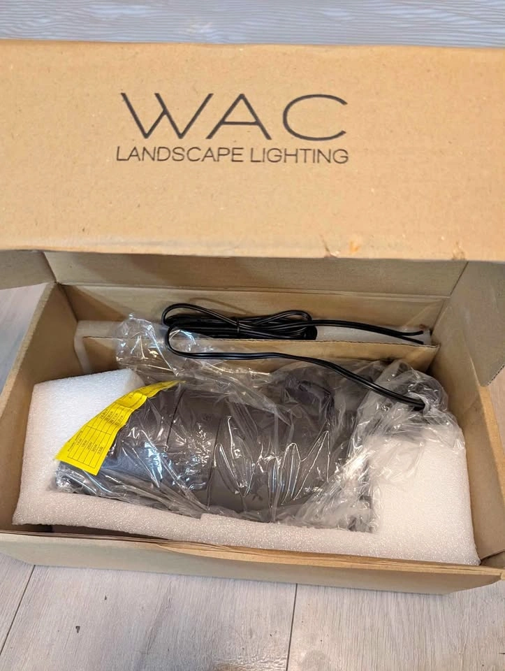 OPEN BOX: WAC Lighting LED Landscape Spotlight (SKU: 5211-30BZ)