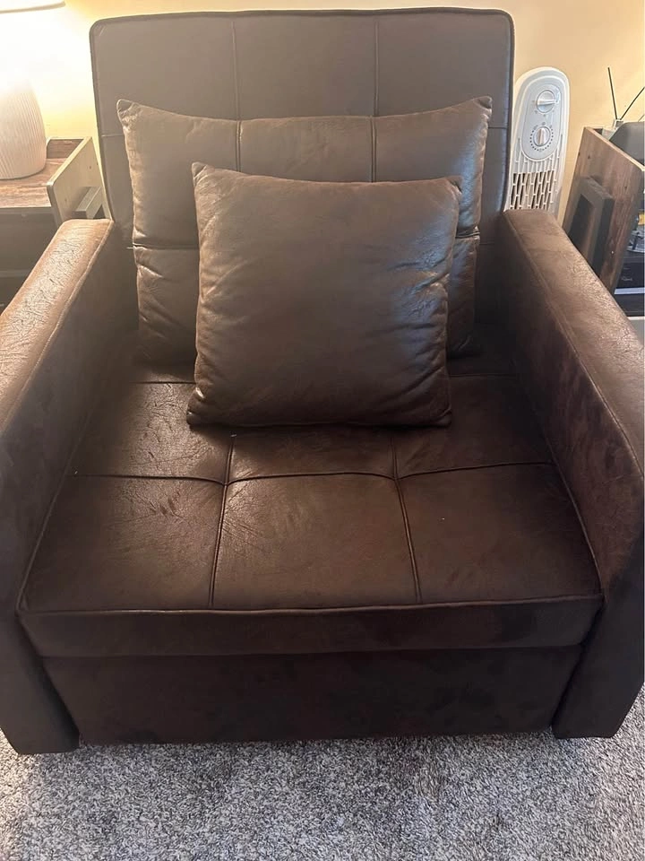 Perfect Condition Convertible Recliner Chair - photo 2
