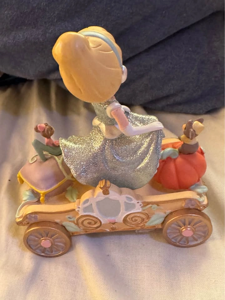 Precious Moments Disney Cinderella Pumpkin Carriage Figurine - photo 3