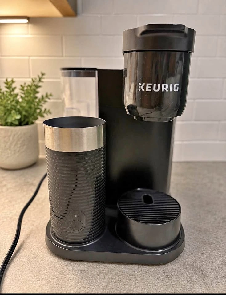 Keurig Coffee Machine with Frother + Pods & Filters