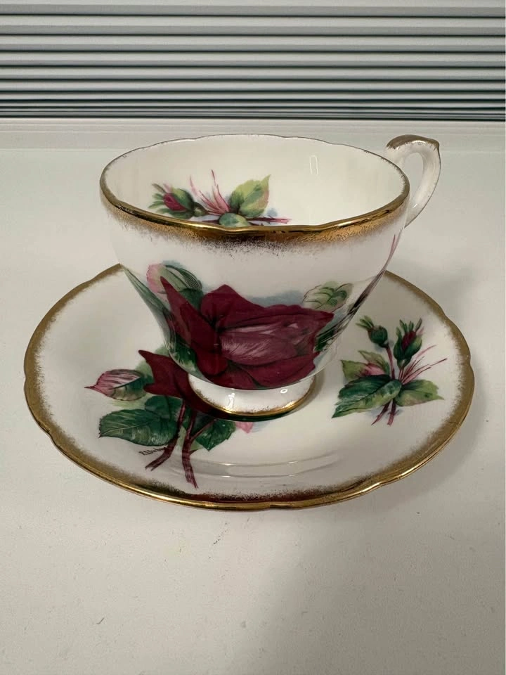 Paragon Fine Bone China Grand Gala Teacup Saucer Set - photo 2