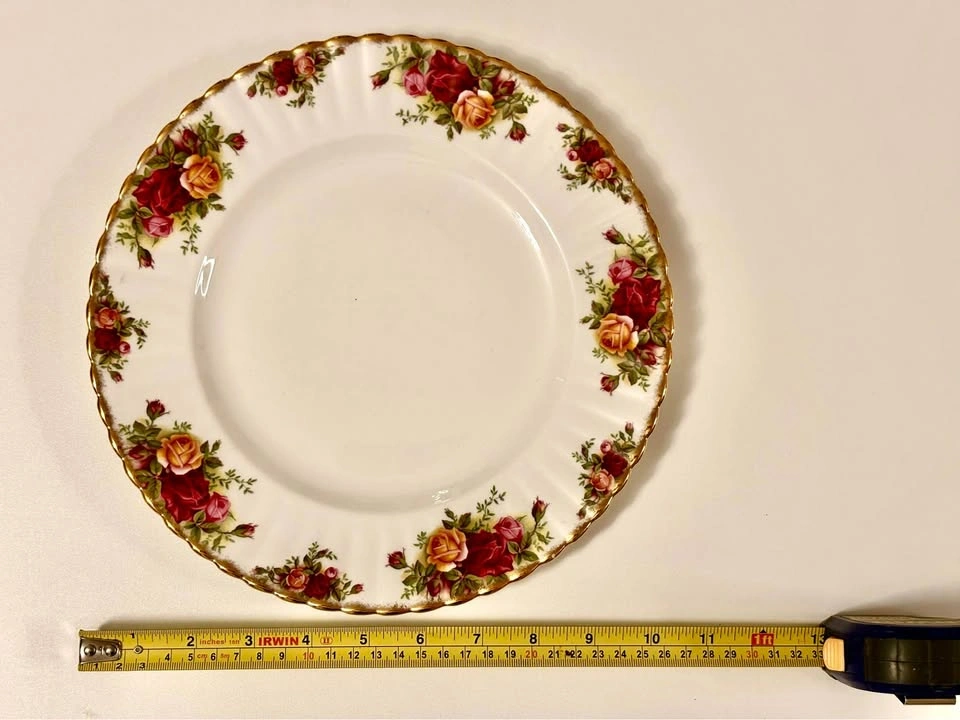 Royal Albert Old Country Roses Plates - Set of 3 - photo 5