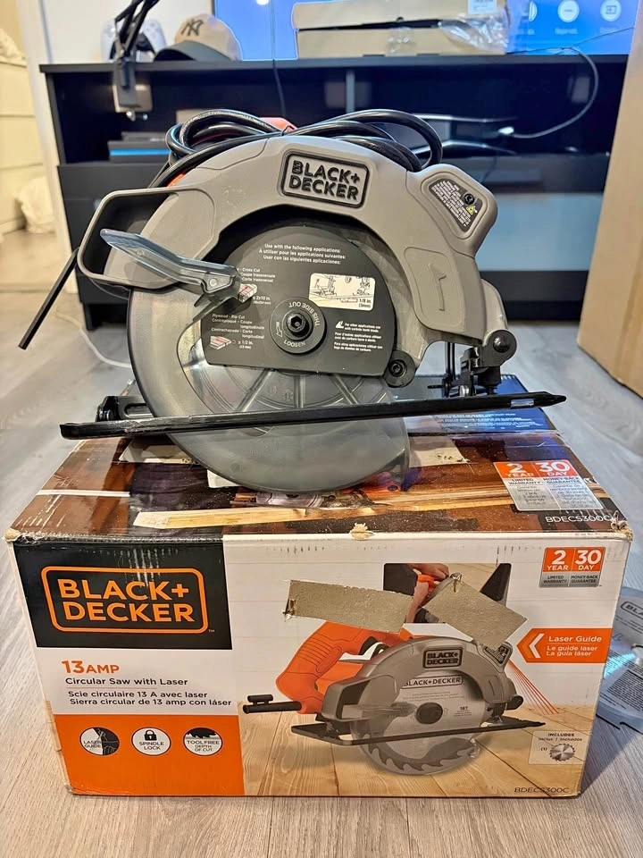 Black+Decker 13 AMP Circular Saw with Laser BDECS300C