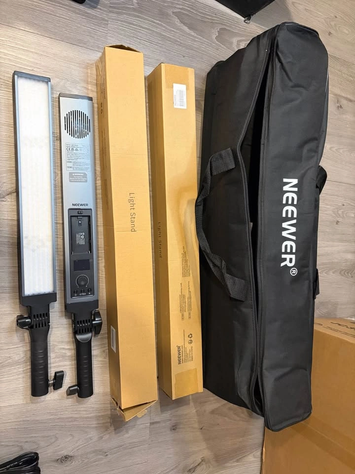 Neewer BH20B Light Sticks Kit with Stands and Bag - photo 2